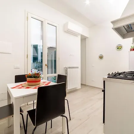 Casa Lorenzo With A Quiet Tiny Patio Appartement *