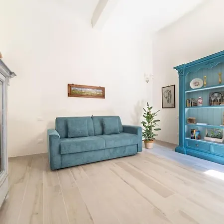 Casa Lorenzo With A Quiet Tiny Patio Appartement