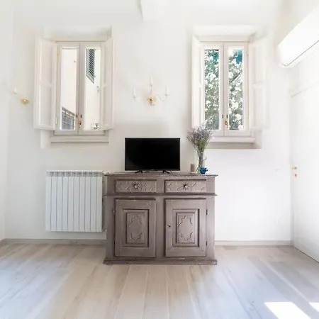 Casa Lorenzo With A Quiet Tiny Patio Appartement *