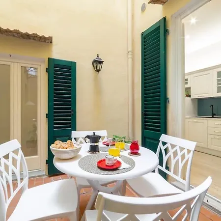 Appartement Casa Lorenzo With A Quiet Tiny Patio