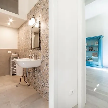 Appartement Casa Lorenzo With A Quiet Tiny Patio *