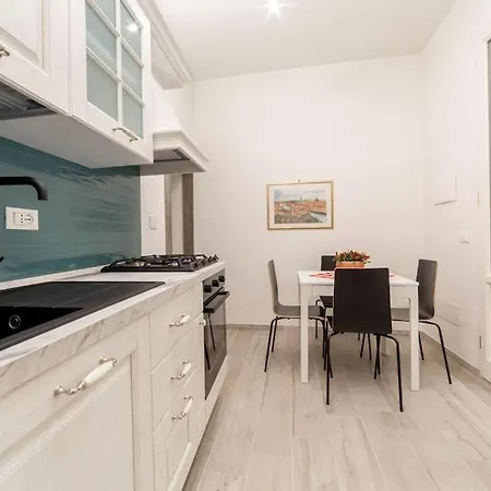 شقة Casa Lorenzo With A Quiet Tiny Patio