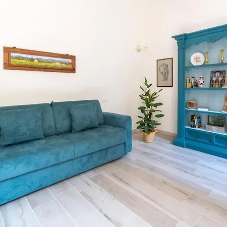 شقة Casa Lorenzo With A Quiet Tiny Patio *