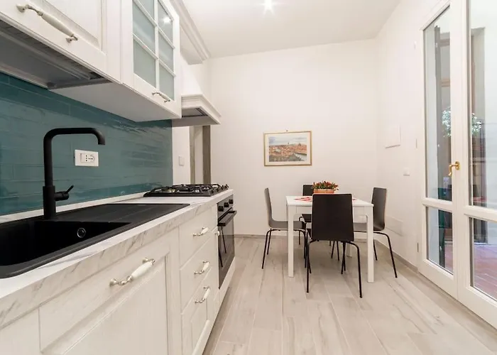 Appartamento Casa Lorenzo With A Quiet Tiny Patio