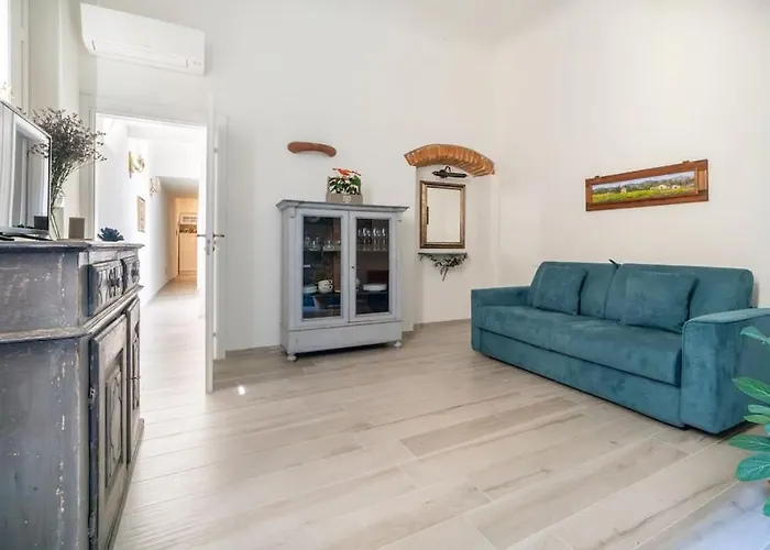 Appartamento Casa Lorenzo With A Quiet Tiny Patio Firenze