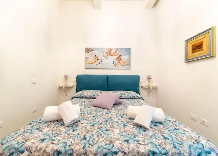 Casa Lorenzo With A Quiet Tiny Patio Firenze