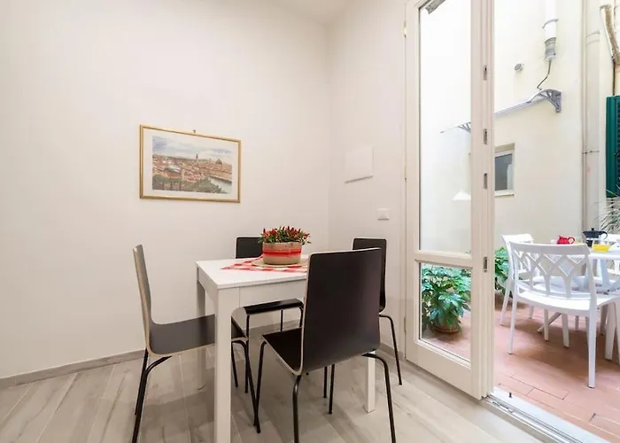 Casa Lorenzo With A Quiet Tiny Patio Appartamento Firenze