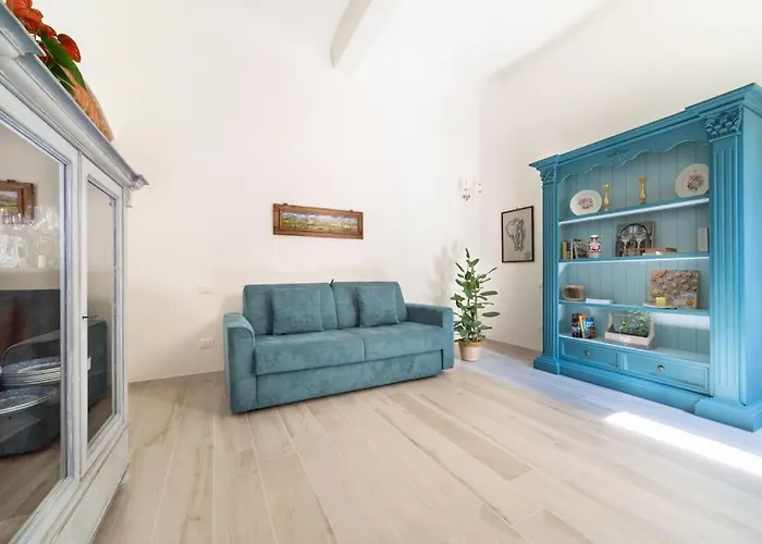 Casa Lorenzo With A Quiet Tiny Patio Appartamento